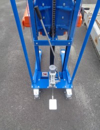 foot pedal_pump_for_manual_lifter_Handy_Plus