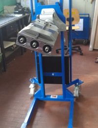 Handy manual lift with mold rotation system