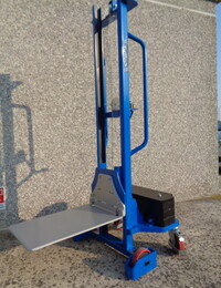 Manual counterbalanced lifter with domex platform